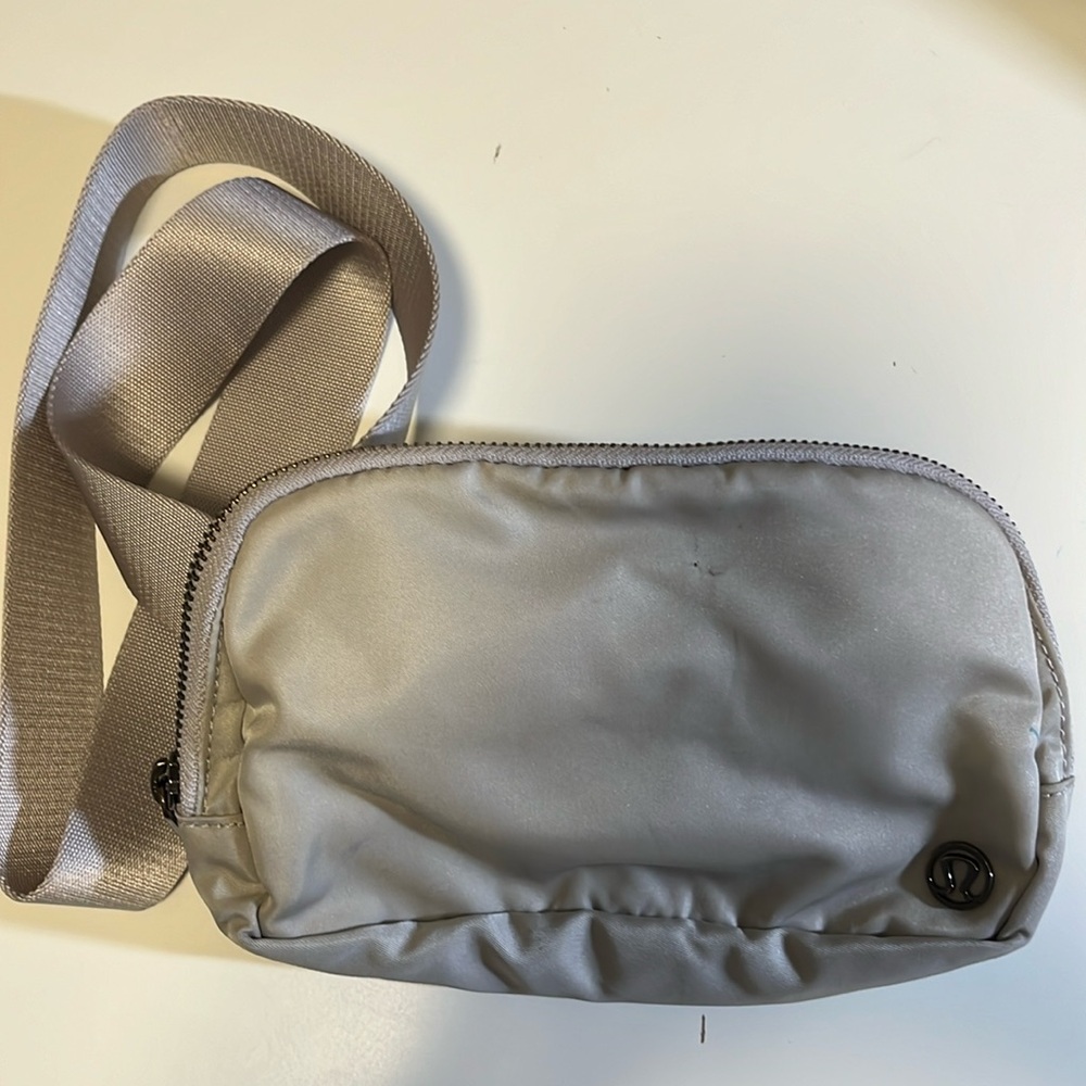 Lululemon Everywhere Belt Bag 1L, grey
